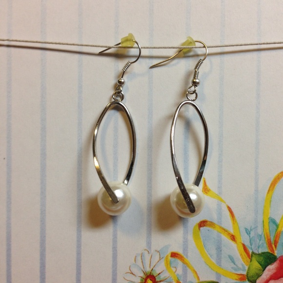 Faux Pearl Oval Drop Earrings - Picture 4 of 8